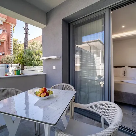 Upartments Ξενοδοχείο με διαμερίσματα 3*