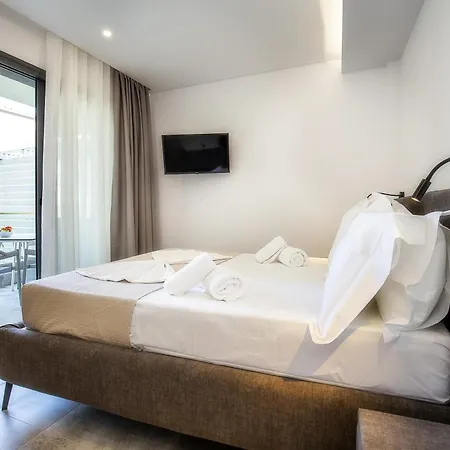 Ξενοδοχείο με διαμερίσματα Upartments 3*