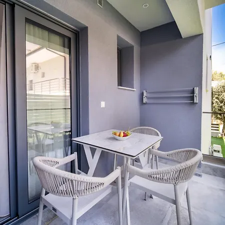 Ξενοδοχείο με διαμερίσματα Upartments 3*