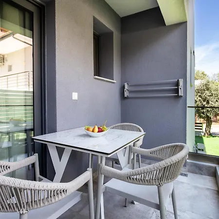 Ξενοδοχείο με διαμερίσματα Upartments