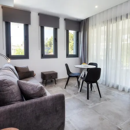 Ξενοδοχείο με διαμερίσματα Upartments 3*