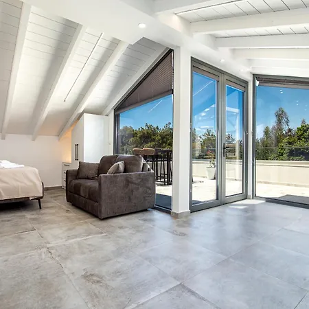 アパートホテル Upartments