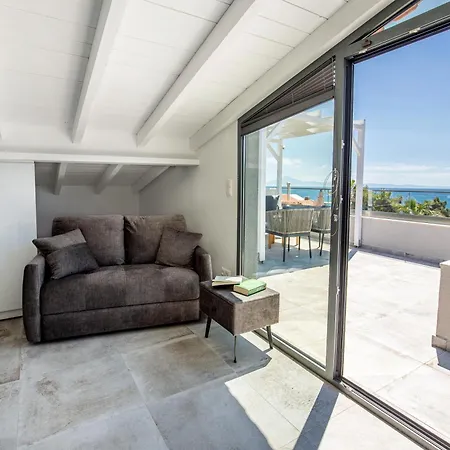 アパートホテル Upartments