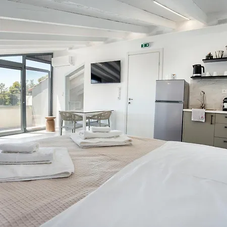 Ξενοδοχείο με διαμερίσματα Upartments 3*